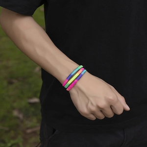 Lot de trois bracelets d'amitié tressés arc-en-ciel au style ethnique et coloré