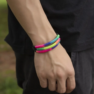 Bracelet en cuir tressé arc-en-ciel de style ethnique et cordon de l'amitié fait à la main