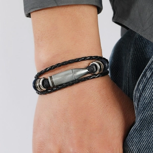 Mehrlagiges schwarzes geflochtenes Lederarmband für Herren mit silbernem Bullet-Charm