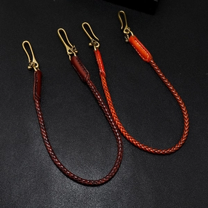 Porte-clés en cuir tressé fait main en quatre couleurs avec crochets en laiton vintage