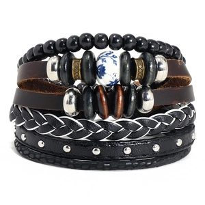 Bracciali Multistrato in Pelle Sintetica Intrecciata Punk Retro Unisex in Lega Ceramica Perline in Legno Rivetto Gioielli