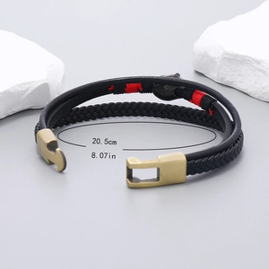 Bracelet minimaliste en cuir tressé multicouche avec boucle en bronze et fil rouge