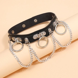 Collier ras du cou punk en cuir PU noir avec trois grands anneaux et chaînes argent