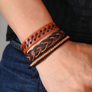 Set di bracciali multistrato in pelle marrone retrò da uomo con trame intrecciate vintage