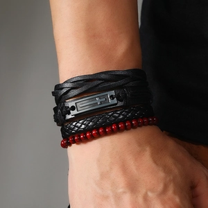 Bracelet multicouche homme en cuir tressé avec croix métallique et perles en bois rétro