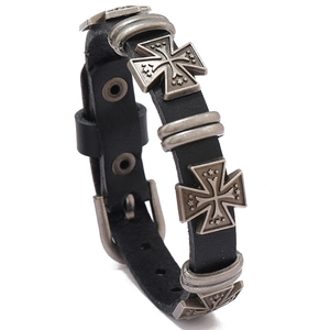 Bracciale Vintage Punk in Pelle di Vacchetta per Uomo Donna Croce di Malta in Lega Stella Goffrata Borchiata Cinturino Regolabile