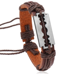 Vintage geflochtenes Lederarmband in Braun mit silberner Rasierklinge im Punk-Stil