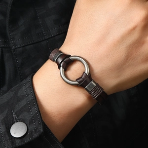 Bracelet multicouche en cuir pour homme avec anneau en métal argenté de style rétro