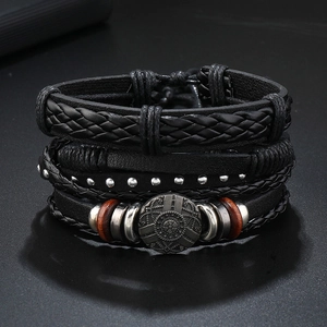 Bracelet multicouche en cuir pour homme avec perles vintage et breloques en métal