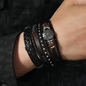 Ensemble de bracelets en cuir multicouches faits main avec clous et breloques vintage