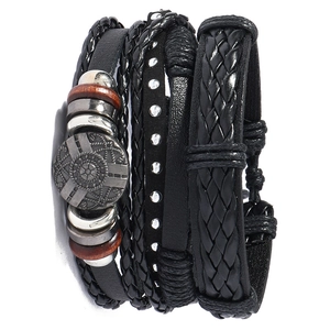 Bracelet multicouche pour homme en cuir fait main avec charme celtique et perles en bois