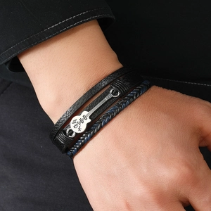 Bracelet multicouche punk en cuir pour homme avec pendentif guitare argenté et fermoir