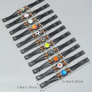 Set de pulseras de cuero trenzado con dijes deportivos de fútbol béisbol y baloncesto