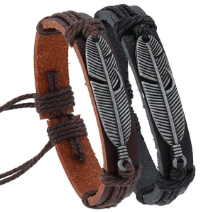 Bracelet Tressé en Cuir PU à Plume Vintage pour Hommes Femmes Bracelet Enveloppant en Corde de Chanvre Réglable Style Punk