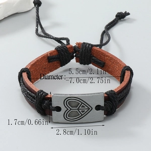 Bracelet en cuir tressé vintage avec plaque en métal argenté motif cœur et paix