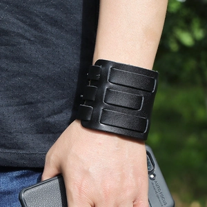 Bracelet punk pour hommes en cuir noir à double couche avec un design ajouré élégant