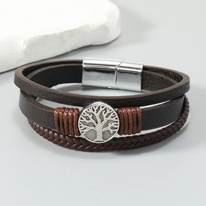 Détail du bracelet en cuir pour homme avec charme Arbre de Vie et fermoir aimanté