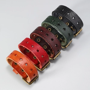 Bracelets vintage en cuir avec étoiles découpées et boucles bronze en cinq couleurs