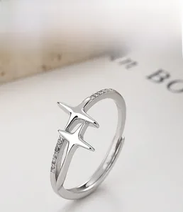 Detail eines 925 Sterling Silber Rings mit Stern und mehrlagiger Versilberung