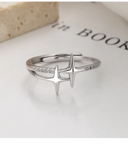 Makrofoto des 925 Sterling Silber Sternrings mit funkelndem Zirkonia-Besatz und Glanz