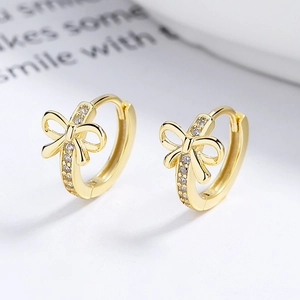 Eleganti orecchini a fiocco in argento sterling 925 dorato con zirconi bianchi stile minimalista