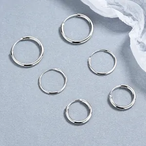 Set aus drei Größen minimalistische Creolen aus 925er Sterlingsilber mit Hochglanzfinish