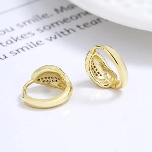Eleganti orecchini a cerchio in argento sterling 925 placcati oro con zirconi lucidi