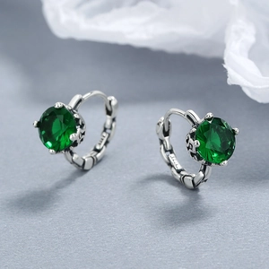 Retro 925 sterling silver hoop earrings with emerald green zircon and vintage carved texture