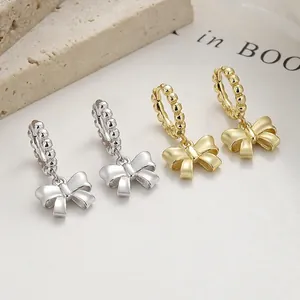 Elegantes pendientes de lazo en plata 925 dorada y plateada con aros de cuentas finas