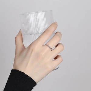 Minimalist 925 sterling silver wheat ear open ring with textured weave on a hand