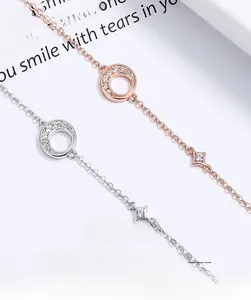 Détail du collier étoile et lune en argent sterling 925 avec zircons micro-pave