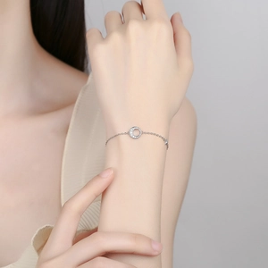 Bracelet élégant en argent sterling 925 avec pendentif pavé de zircons étincelants