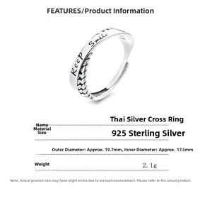 Détail de la bague croisée en argent sterling 925 avec gravure Keep Smile