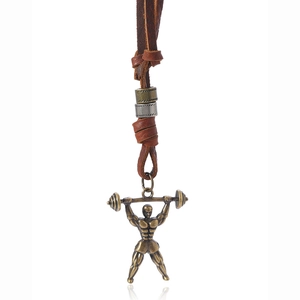 Collier Pendentif Homme Musclé Haltérophilie Vintage Cordon en Cuir de Vache Bijoux Fitness Haltère Unisexe Fait à la Main