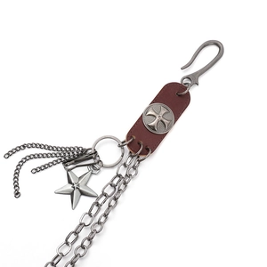 Chaîne de pantalon punk hip-hop en métal avec patch en cuir et pendentif étoile sur blanc