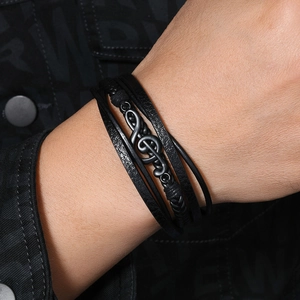 Herren Vintage Mehrschichtiges Lederarmband in Schwarz mit modischem Musiknoten-Anhänger