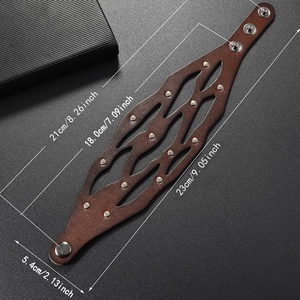 Bracelet punk en cuir marron réglable avec motif vagues ajouré et rivets argentés