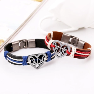 Bracciali in pelle fatti a mano con ciondoli a cuore e scritte LOVE in nero e marrone