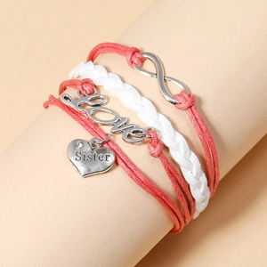 Bracelet multicouche en cuir tressé rose avec breloques Love et Sister
