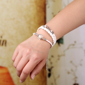 Bracelet blanc tressé multicouche avec symbole infini, breloque cœur et perle d'eau