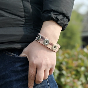Retro brown cowhide leather bracelet with three metal snap buttons for men and women