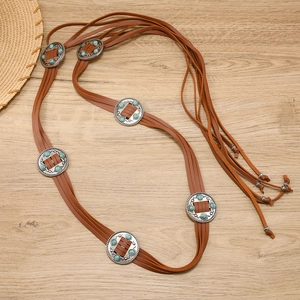 Chaîne de taille en similicuir marron bohème avec conchos argentés et perles turquoise