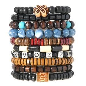 Set de 10 bracelets bohèmes multicouches faits main en perles de bois colorées