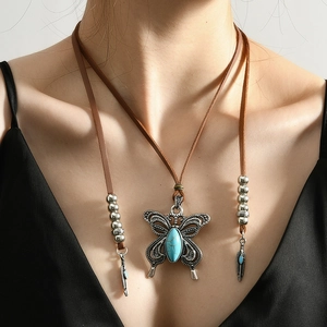 Collier Pendentif Papillon Vintage Bohème pour Femmes Cuir Synthétique Alliage Style Turquoise Ethnique Mode Plume Collier