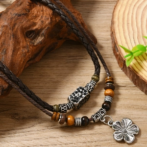 Collier tressé en cuir PU vintage avec perles en bois et pendentif fleur