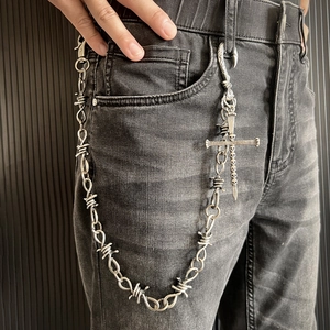 Chaîne de pantalon gothique avec croix, crânes et fil de fer pour un look hip hop