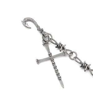 Pendentif croix tête de mort gothique avec chaîne punk fil de fer barbelé argenté