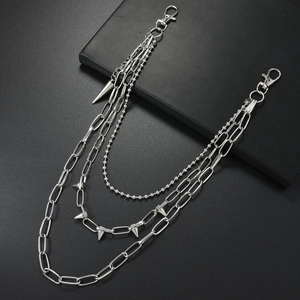 Mehrlagige silberne Metall-Hosenkette mit kegelförmigen Spikes und Karabinern für Punk-Stil