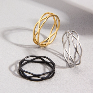 Bague Croisée en Acier au Titane Minimaliste Ajourée pour Femme Or Argent Noir Bijoux Géométriques en Maille Accessoire