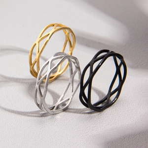 Bagues croisées minimalistes en acier titane, coloris or, argent et noir
